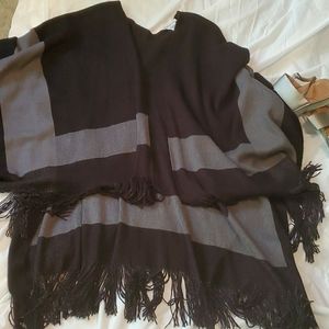 BCBG top selling ponch wrap in black and gray with